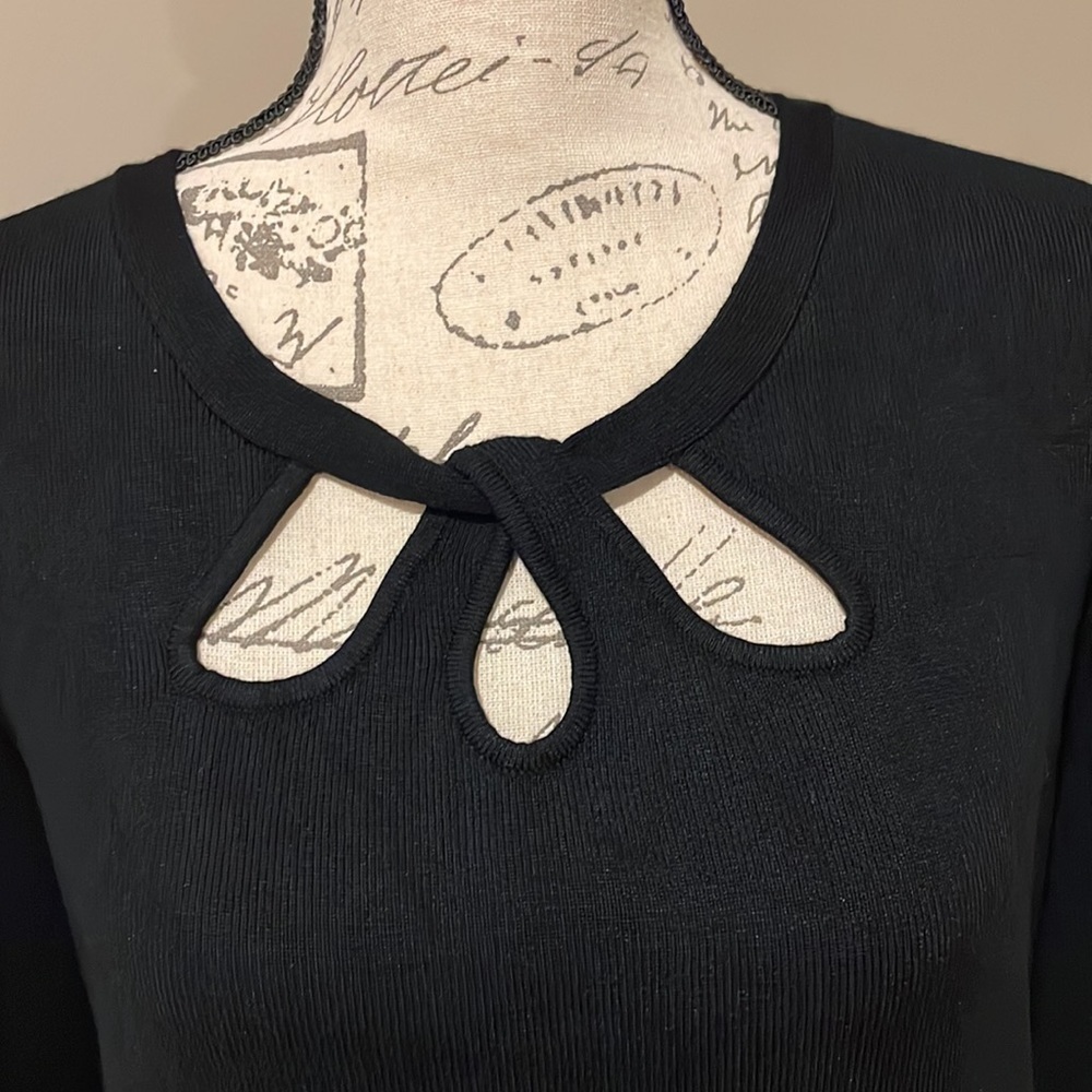 EUC Maurices women’s cutout black sweater XXL - Picture 3 of 8